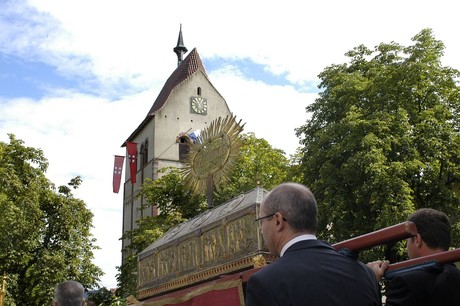 Markusfest Schrein mit Münster im Hintergrund